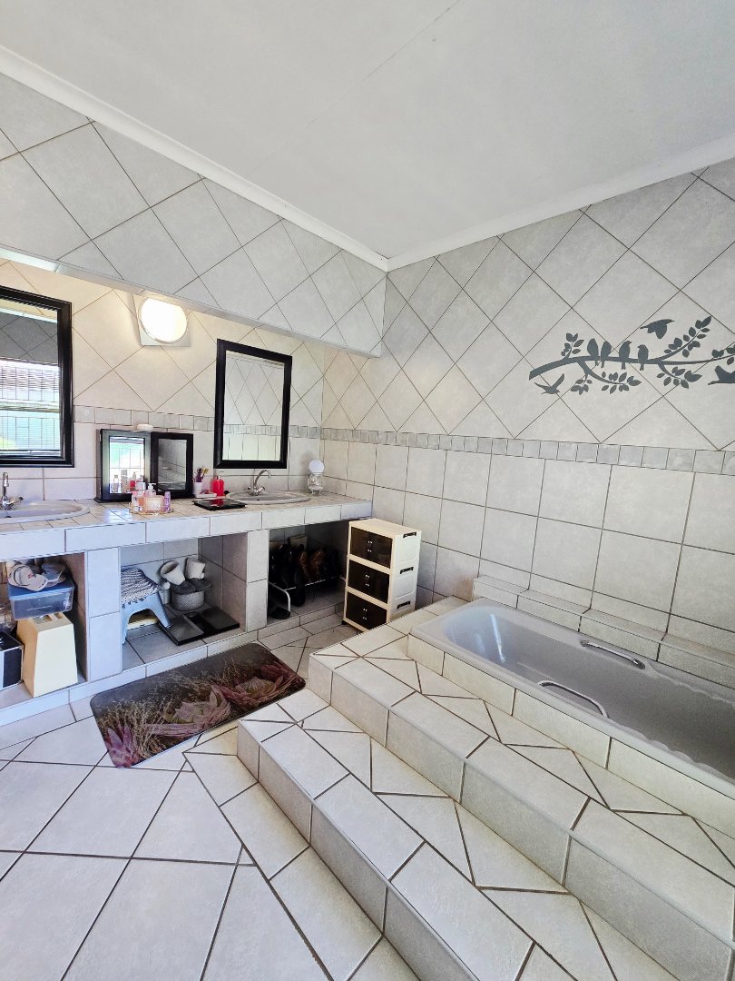 4 Bedroom Property for Sale in Flamwood North West